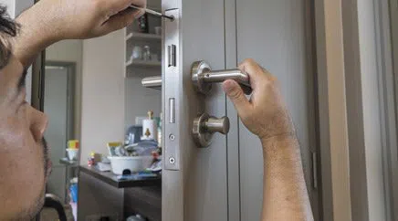 Amber Locksmith Store New York, NY 212-457-2524 - Lock-installation